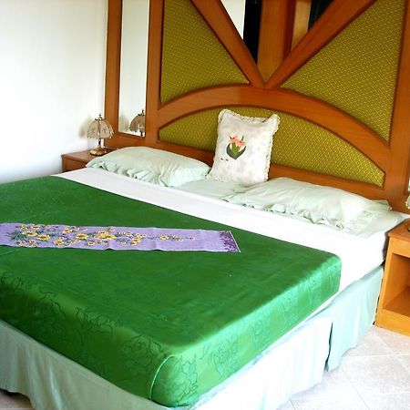 Waree'S Guesthouse Phuket Exterior photo