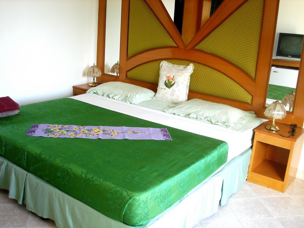 Waree'S Guesthouse Phuket Exterior photo